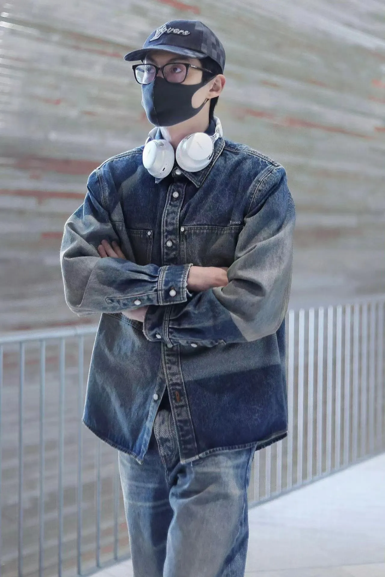 Louis Vuitton/Louis Vuitton 24Fw sun-faded washed denim jacket